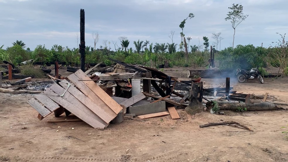 Acampamento é destruído em operação no Parque Guajará-Mirim — Foto: Rede Amazônica