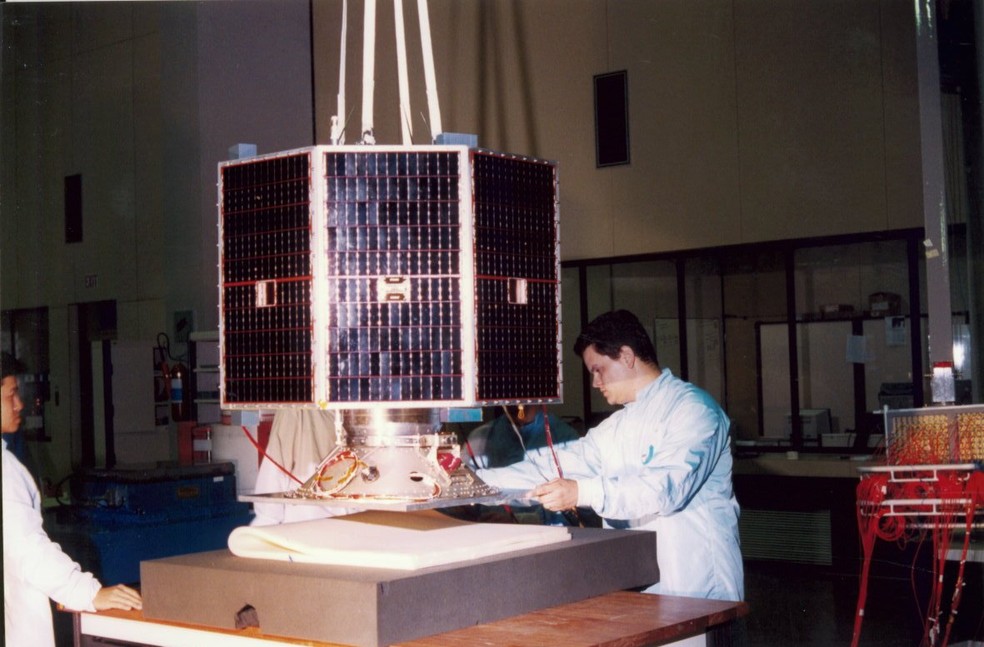 SCD-1. o primeiro satélite construído no Brasil e recordista mundial como equipamento há mais tempo em operação na órbita da Terra — Foto: Divulgação/INPE