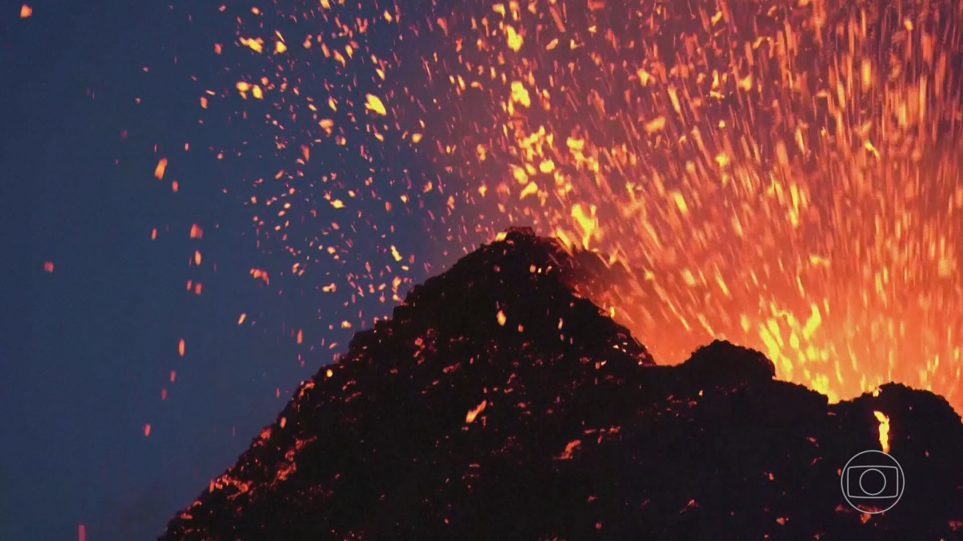 Erupção dos vulcões Etna e Stromboli deixam sul da Itália em alerta máximo