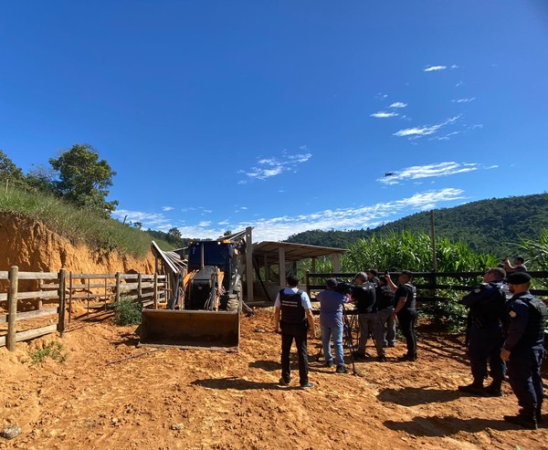 A Gazeta  Polícia fecha abatedouro ilegal que vendia até carne de cavalo  em Viana