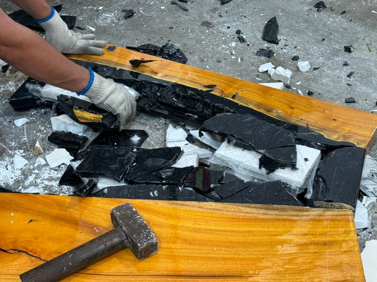 Cão farejador da PF encontra 212 quilos de cocaína no Aeroporto do Recife escondidos em carga que iria para Portugal; VÍDEO