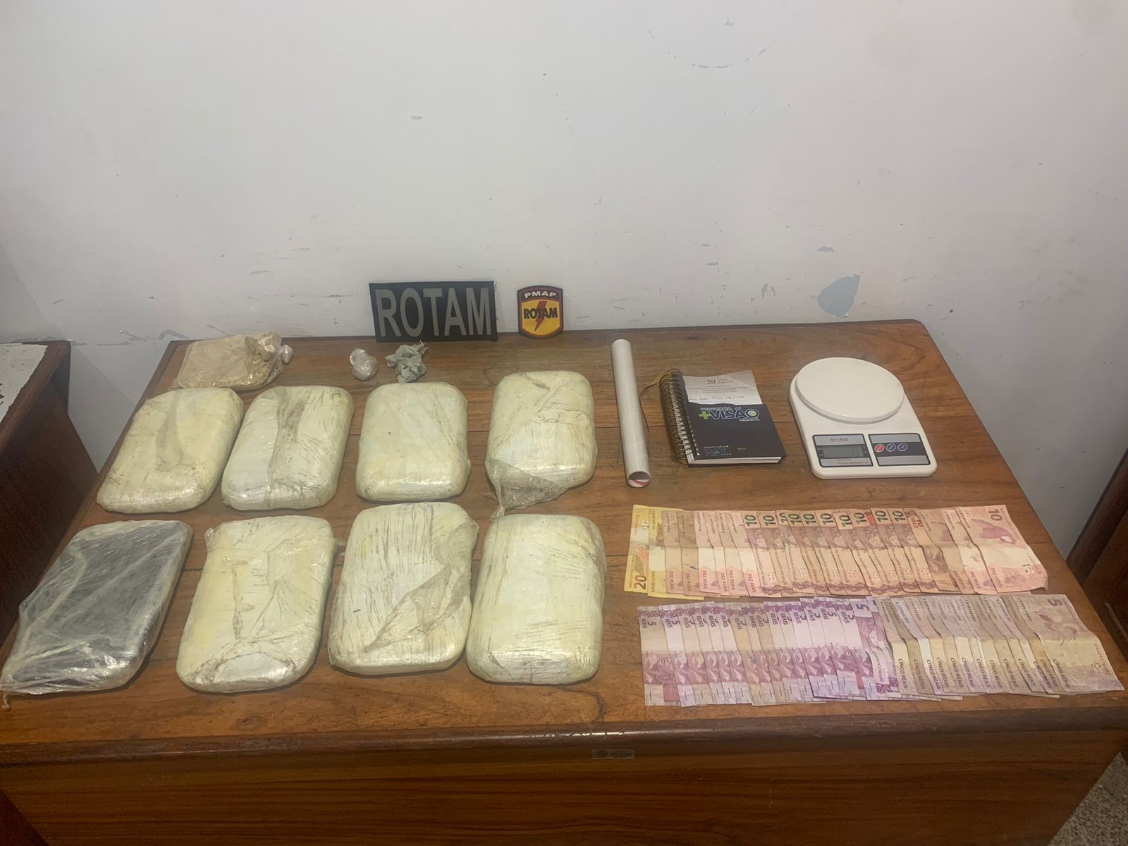 Mulher que esperava ‘cliente’ com sacola de drogas é presa com cerca de 10 quilos de crack em Macapá 