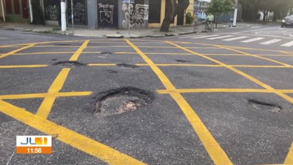 Buracos na travessa Conselheiro Furtado, em Belém, causam transtornos na via
