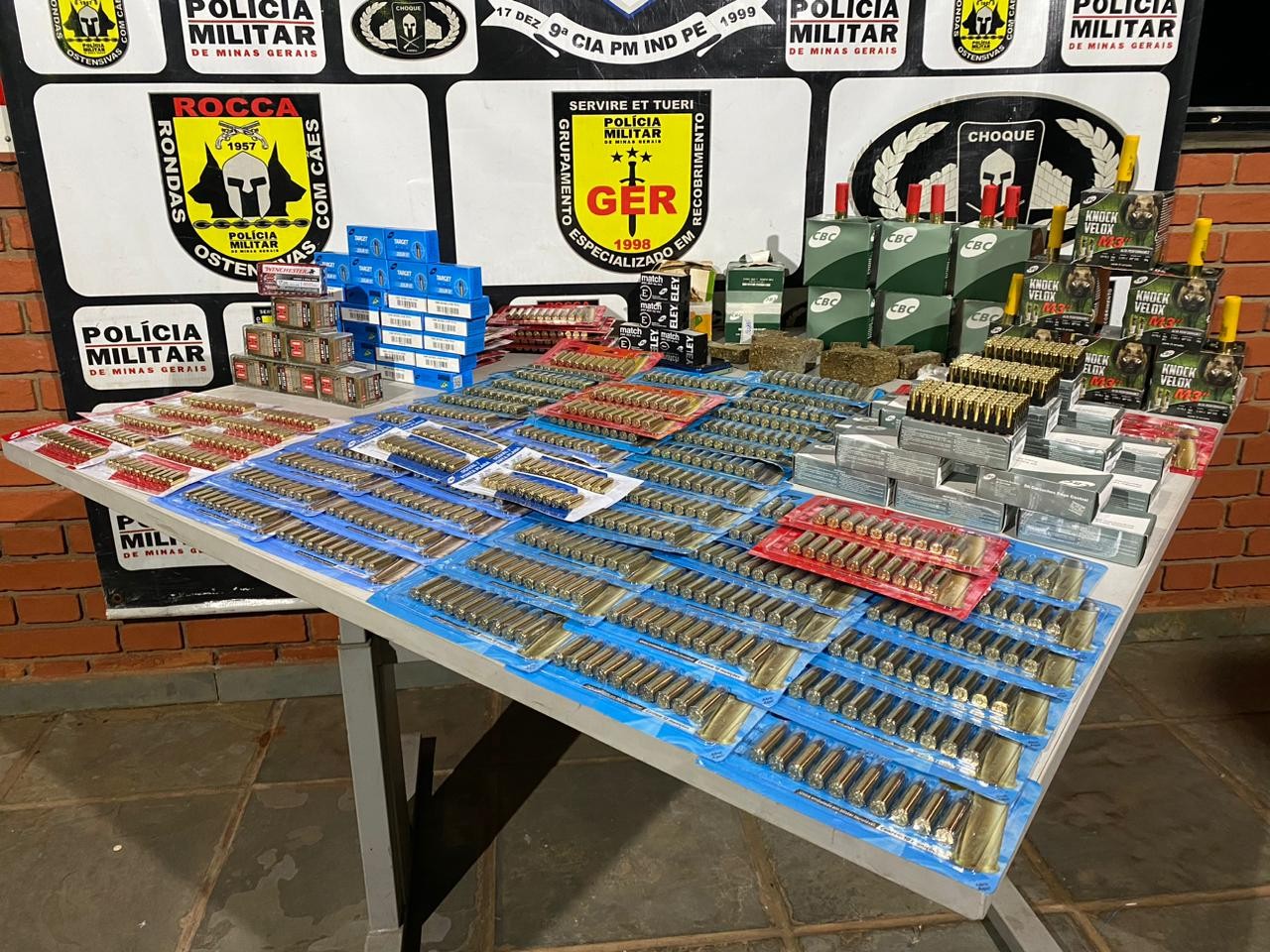 Homem é preso e quase 4 mil munições são apreendidas em casa no Bairro Martins, em Uberlândia