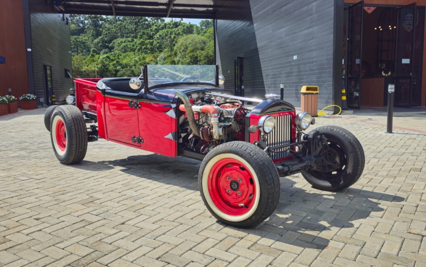 'Clássico nas Montanhas' reúne carros antigos, música e gastronomia em Monte Verde neste fim de semana