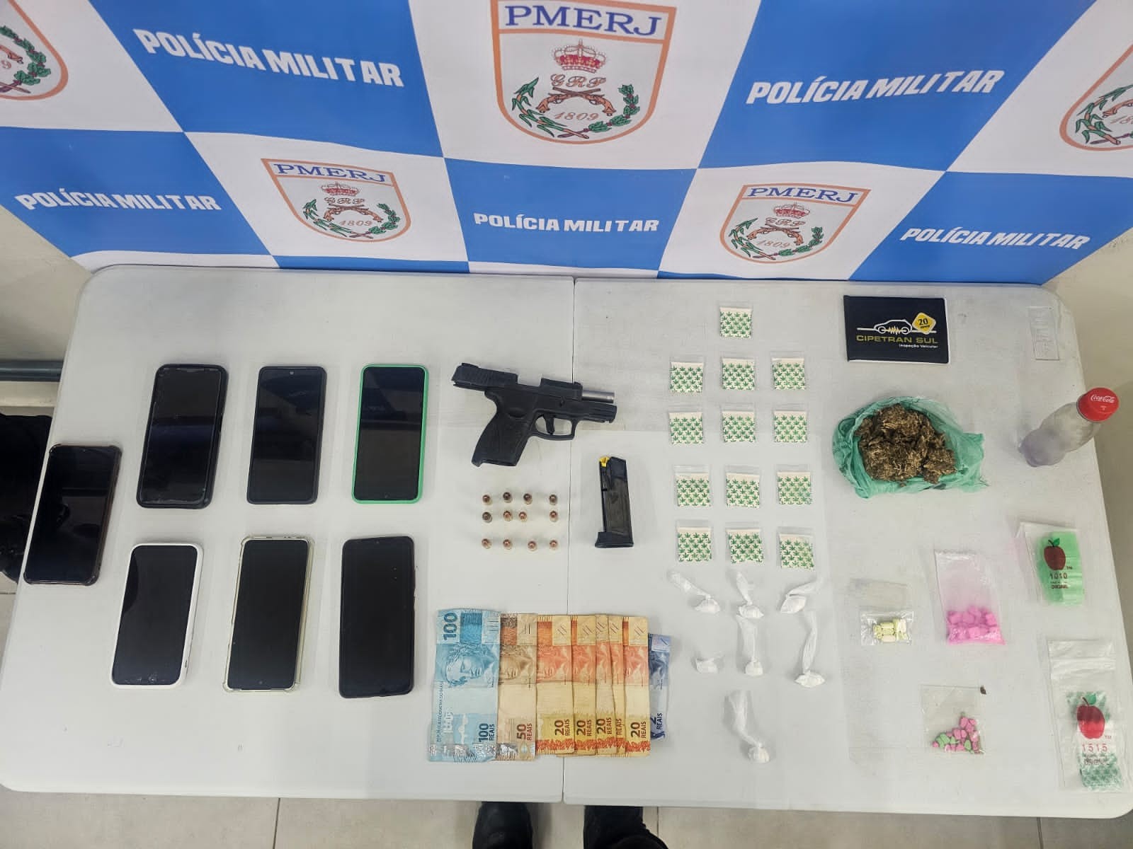 Quatro suspeitos de envolvimento com o tráfico de drogas são presos em Volta Redonda