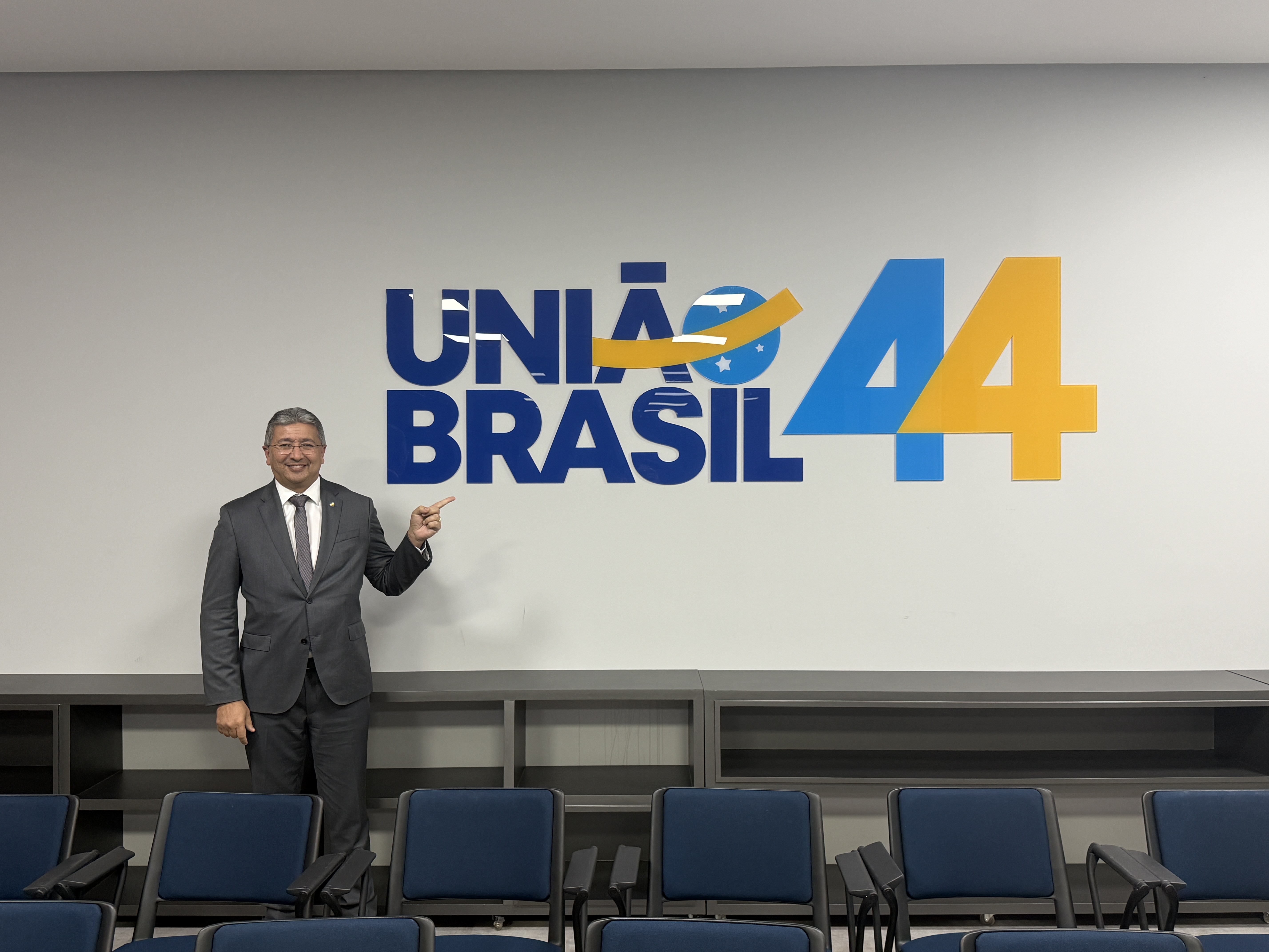Jeová Alencar se filia ao União Brasil e assume coordenação da campanha de oposição no Piauí