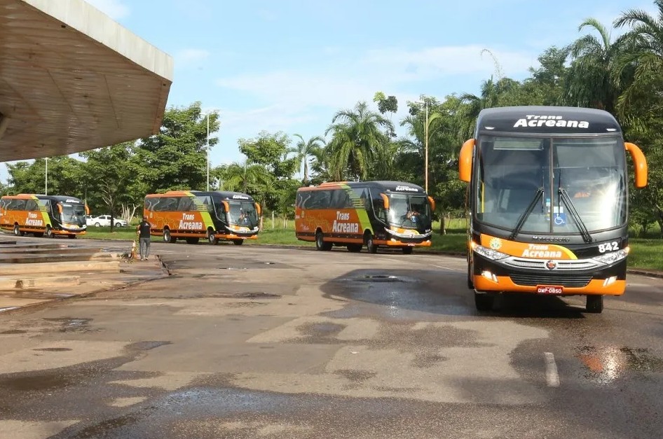 Empresa de ônibus intermunicipal tem pátio interditado no AC; gerente afirma que viagens não foram interrompidas