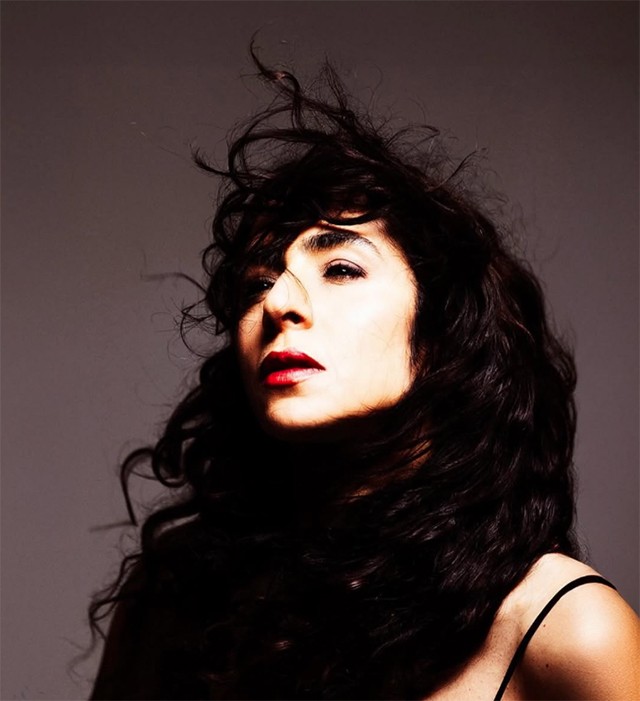 Marisa Monte lança single ‘Sua onda’ com produção de Gustavo Santaolalla