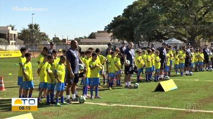 Inauguração do Centro de Desenvolvimento de Futebol do Tocantins reúne crianças no campo