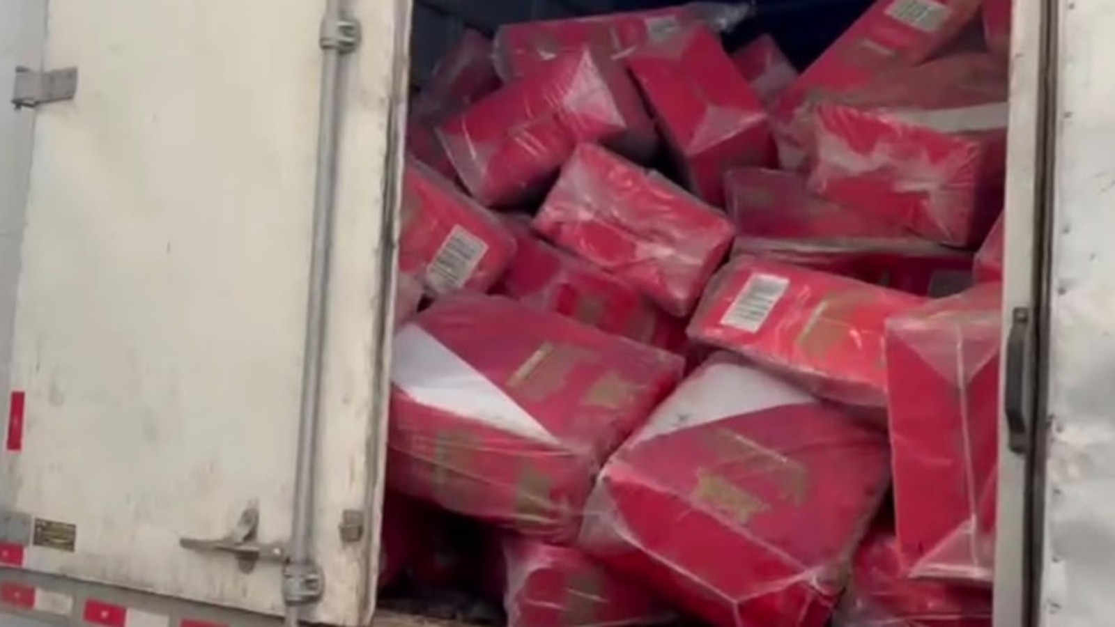 Suspeito de contrabando é preso com 920 caixas de cigarros na Grande Fortaleza