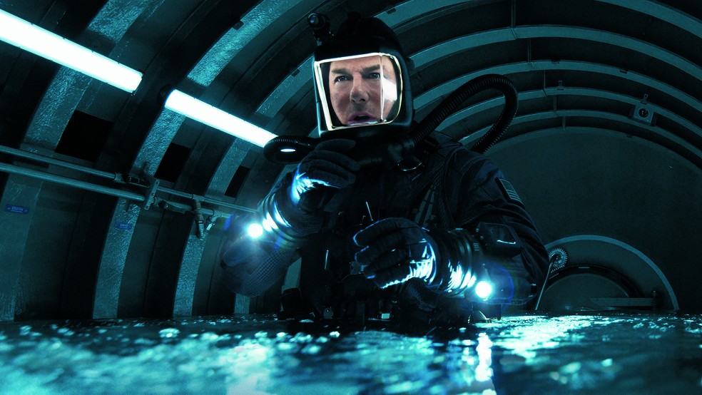 Ethan Hunt (Tom Cruise) arrisca sua vida num mergulho em alta profundidade em 'Missão: Impossível - O Acerto Final' — Foto: Divulgação