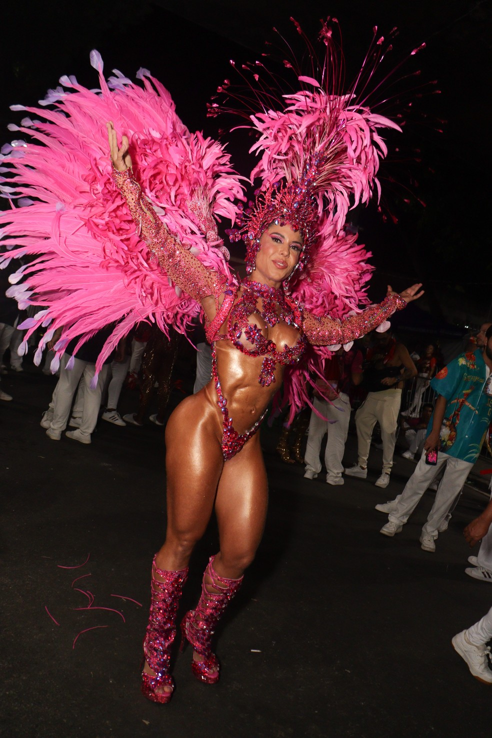 Renata Frisson, conhecida como Mulher Melão, chega para desfile do Salgueiro na Sapucaí. — Foto: Roberto Narciso / AgNews