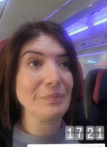 Casal diz ter esperado mais de duas horas por cadeira de rodas em voo; Latam alega ‘conduta inadequada’