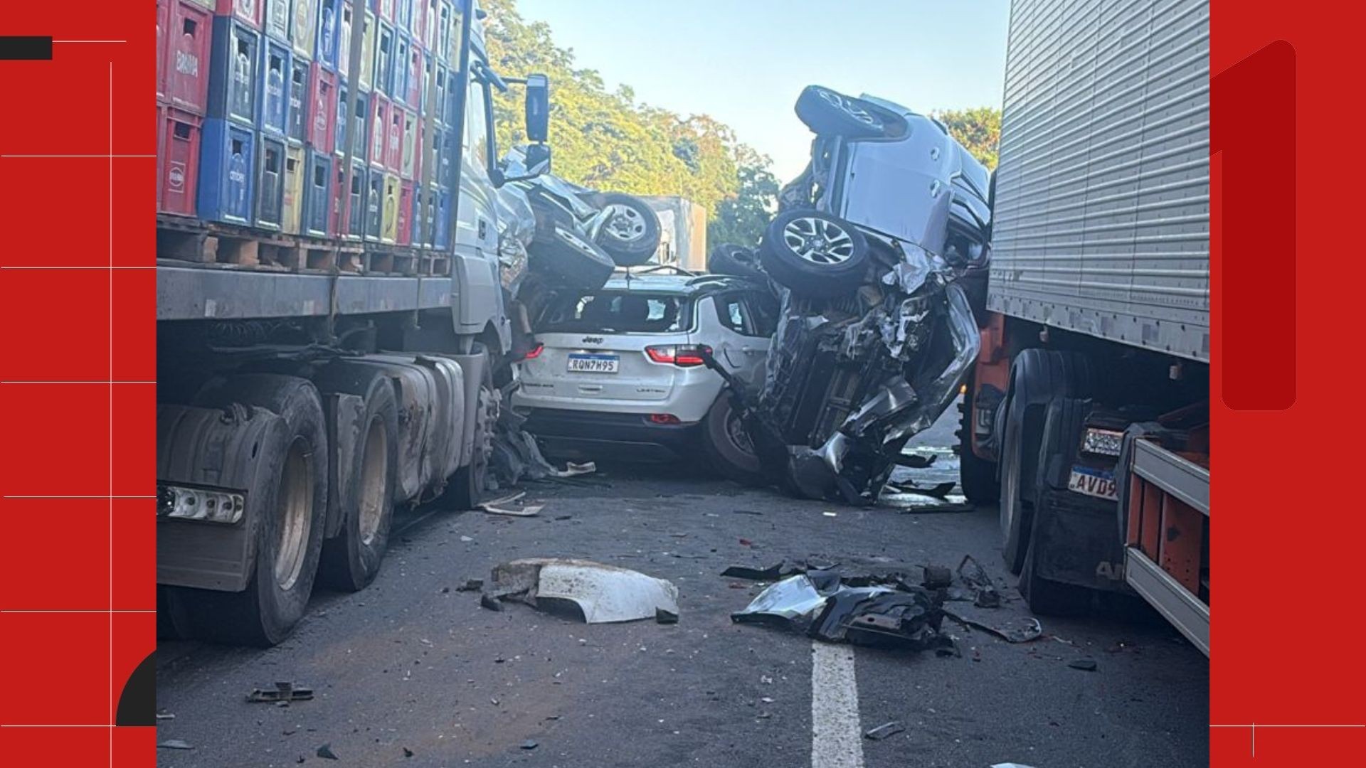 Engavetamento com dez veículos interdita BR-101, no Sul do ES