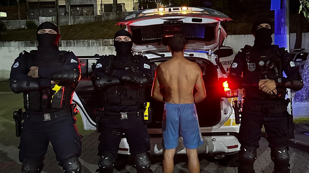 Homem é preso por suspeita de agredir mulher no bairro Padre Andrade, em Fortaleza — Foto: Guarda Municipal de Fortaleza/Divulgação