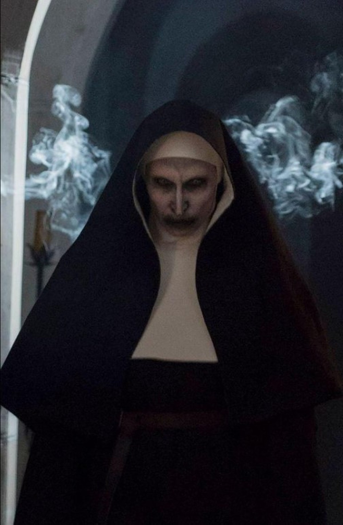 Bonnie Aarons, atriz de 'A Freira', acusa Warner Bros. de quebra de ...