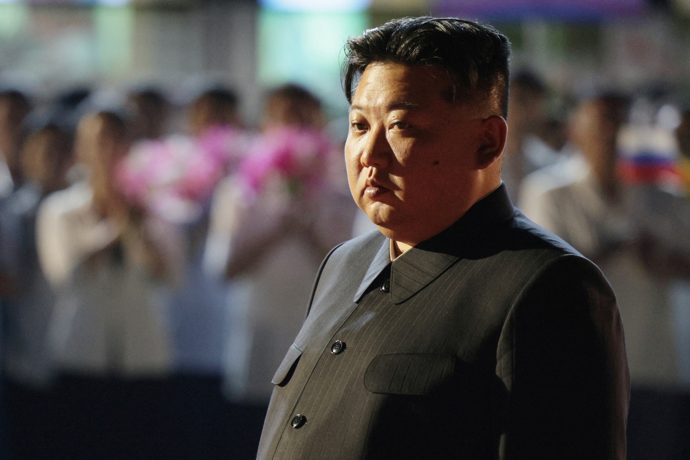 Coreia do Norte realiza desfile militar e exibe novo míssil intercontinental