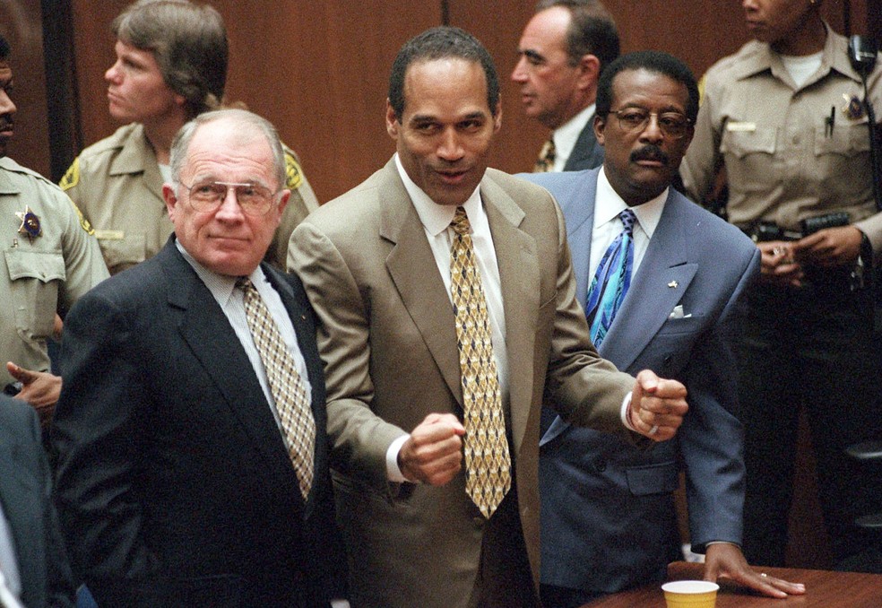 OJ Simpson ao ser absolvido da morte da ex-esposa Nicole Brown Simpson — Foto: Myung J Chun/03.10.1995