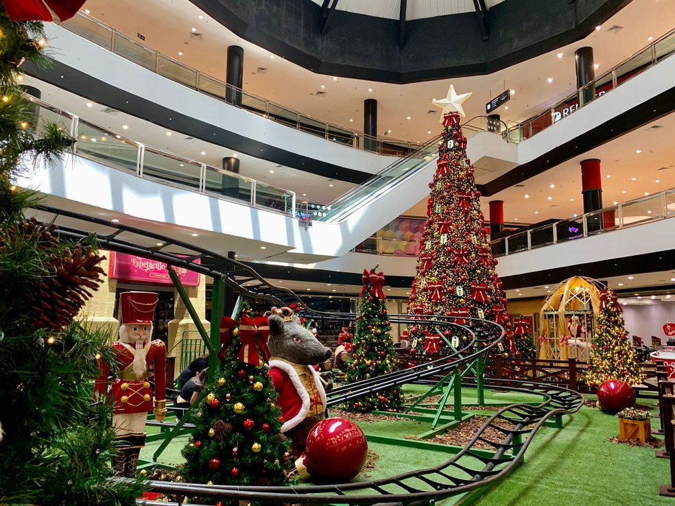 Cenário Vila Natalina Com Árvore De Natal - Empório do Papai Noel