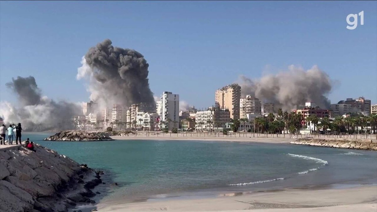 VÍDEO: Bombardeios israelenses levantam cortina de fumaça em 'cidade-fantasma' do sul do Líbano