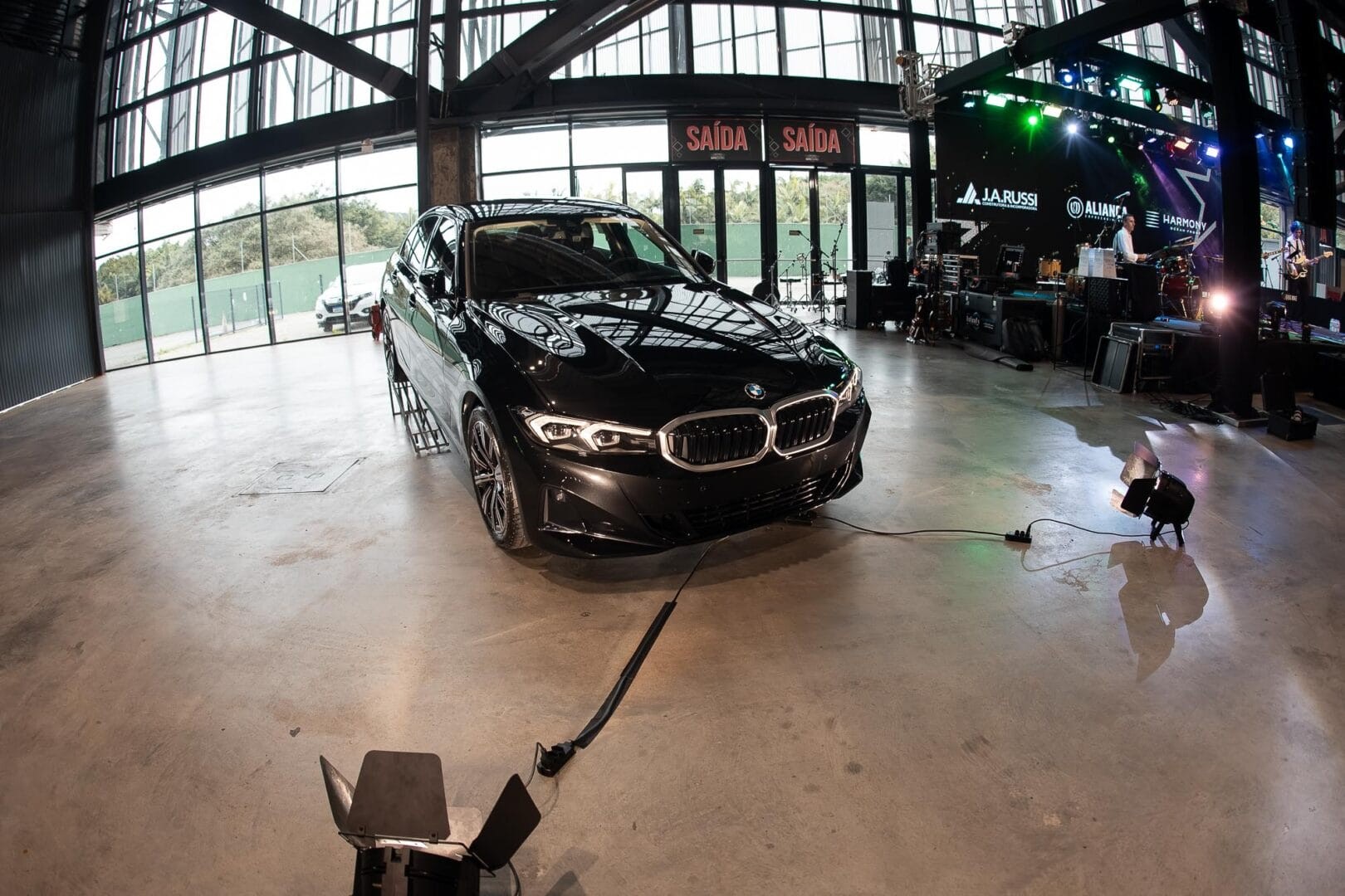 Corretor ganha BMW de construtora após venda milionária em arranha-céu de SC