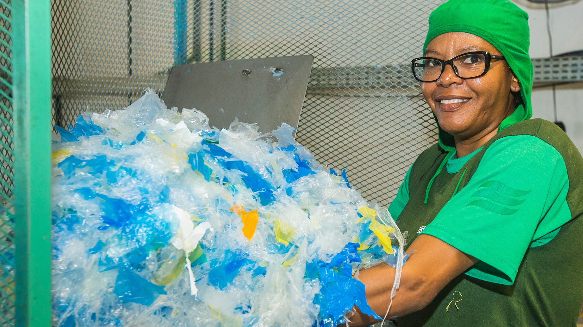 Recorde em 2025: JBS recicla 7,6 mil toneladas de plástico