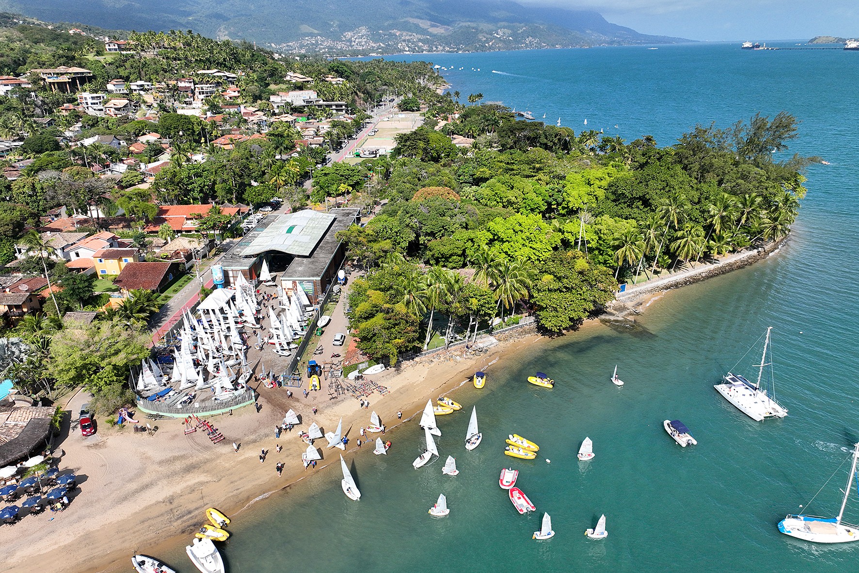 Ilhabela publica decreto para diminuir despesas custeadas com recursos vinculados aos royalties