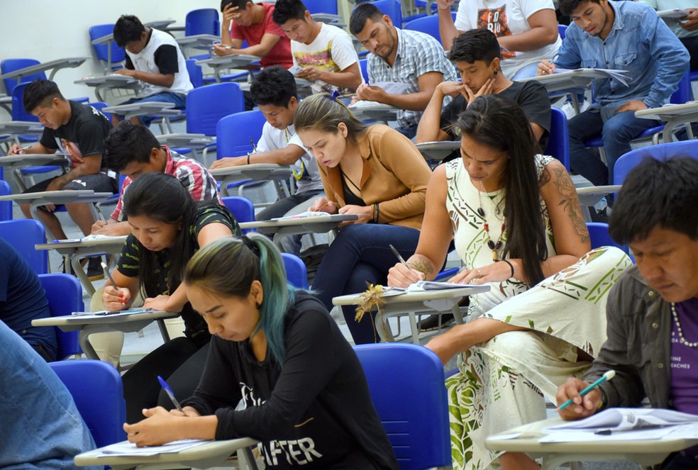 Candidatos durante vestibular indígena da Unicamp — Foto: Antoninho Perri