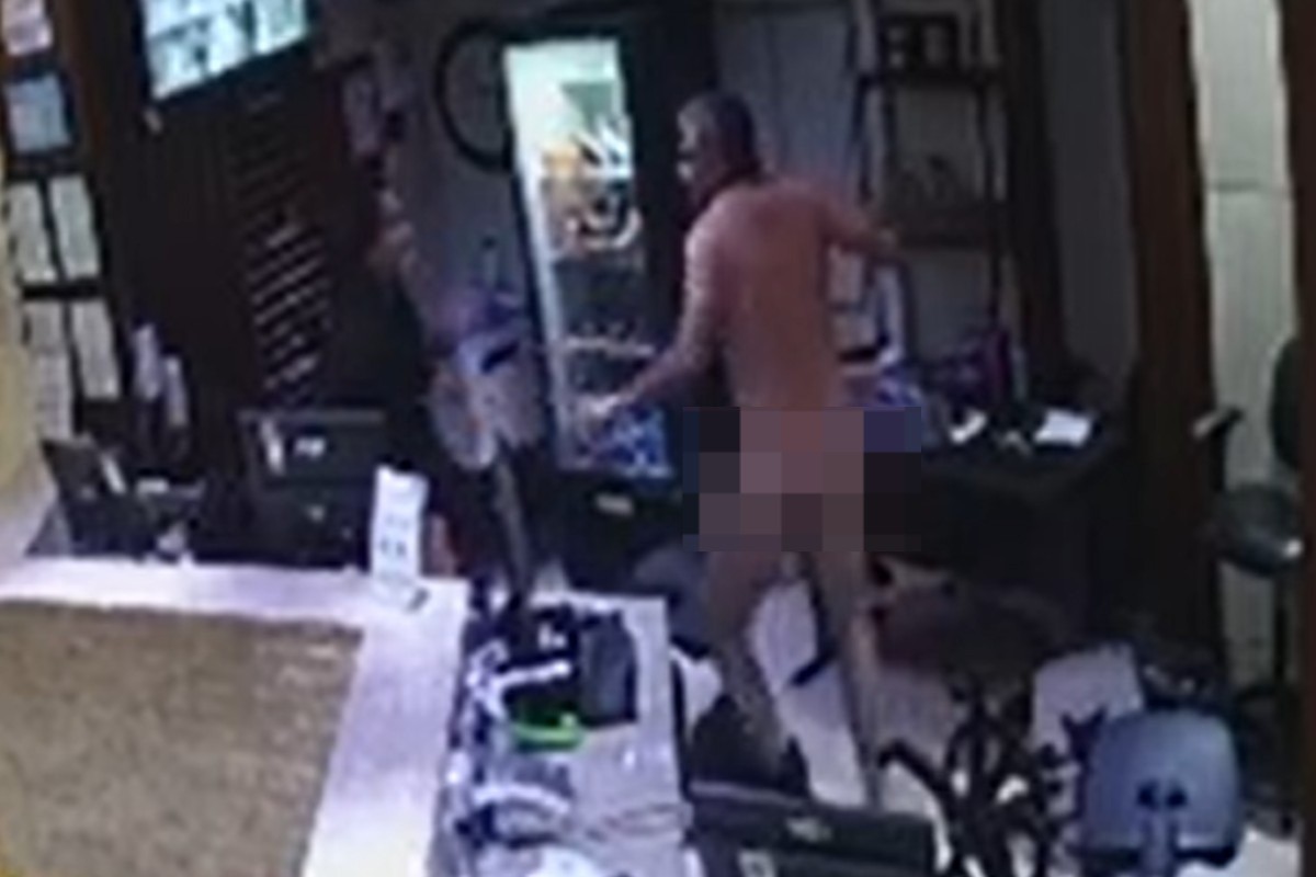 VÍDEO: Hóspede nu agride recepcionistas após ser proibido de fumar no saguão de hotel em MS