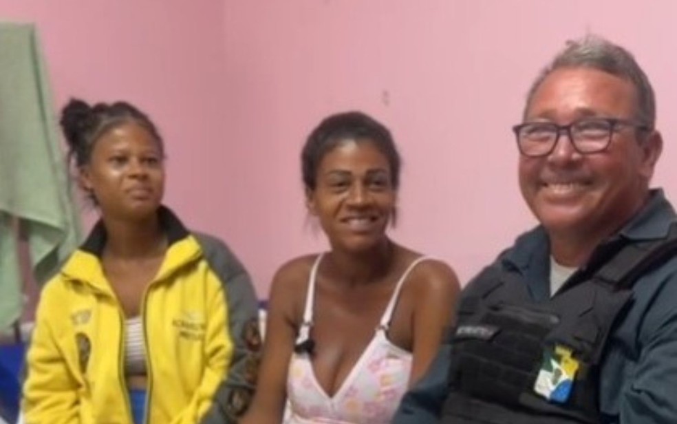 A irmã, Joyce e o policial militar Augusto César. — Foto: PMSE