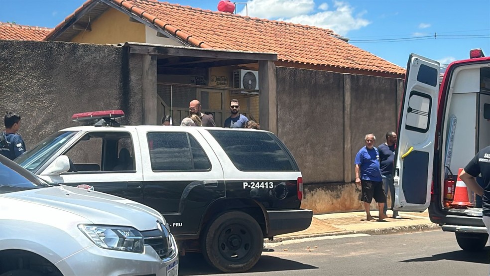 Em Regente Feijó (SP), foram assassinados um homem e uma mulher — Foto: Paula Sieplin/TV Fronteira