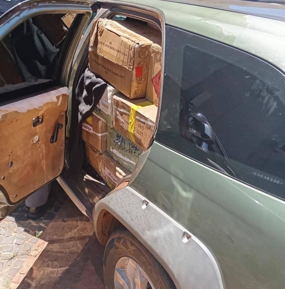 Dois homens e uma mulher são presos por contrabando em Santa Mercedes (SP) — Foto: Polícia Militar