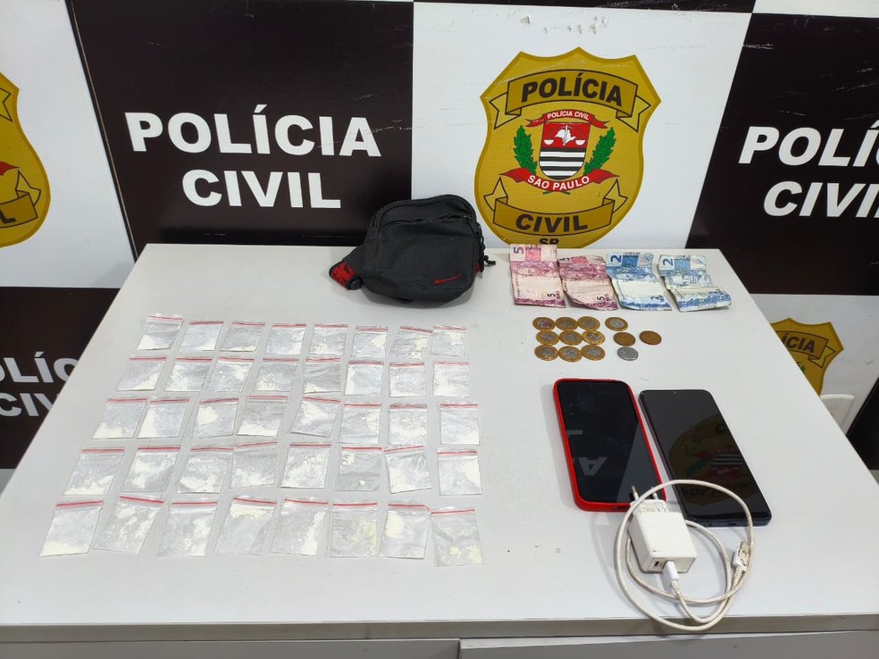 Adolescente suspeito de tr�fico de drogas invade escola infantil para fugir da pol�cia e � apreendido em Novo Horizonte (SP) � Foto: Pol�cia Civil/Divulga��o