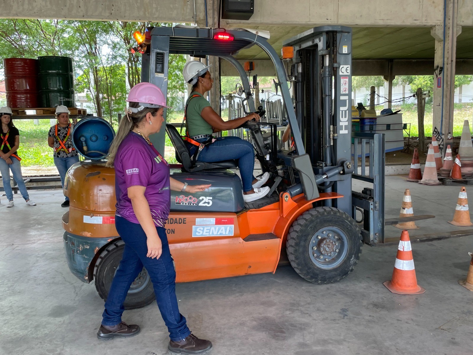 SENAI Caruaru abre 260 vagas gratuitas em cursos exclusivos para mulheres; saiba como se inscrever
