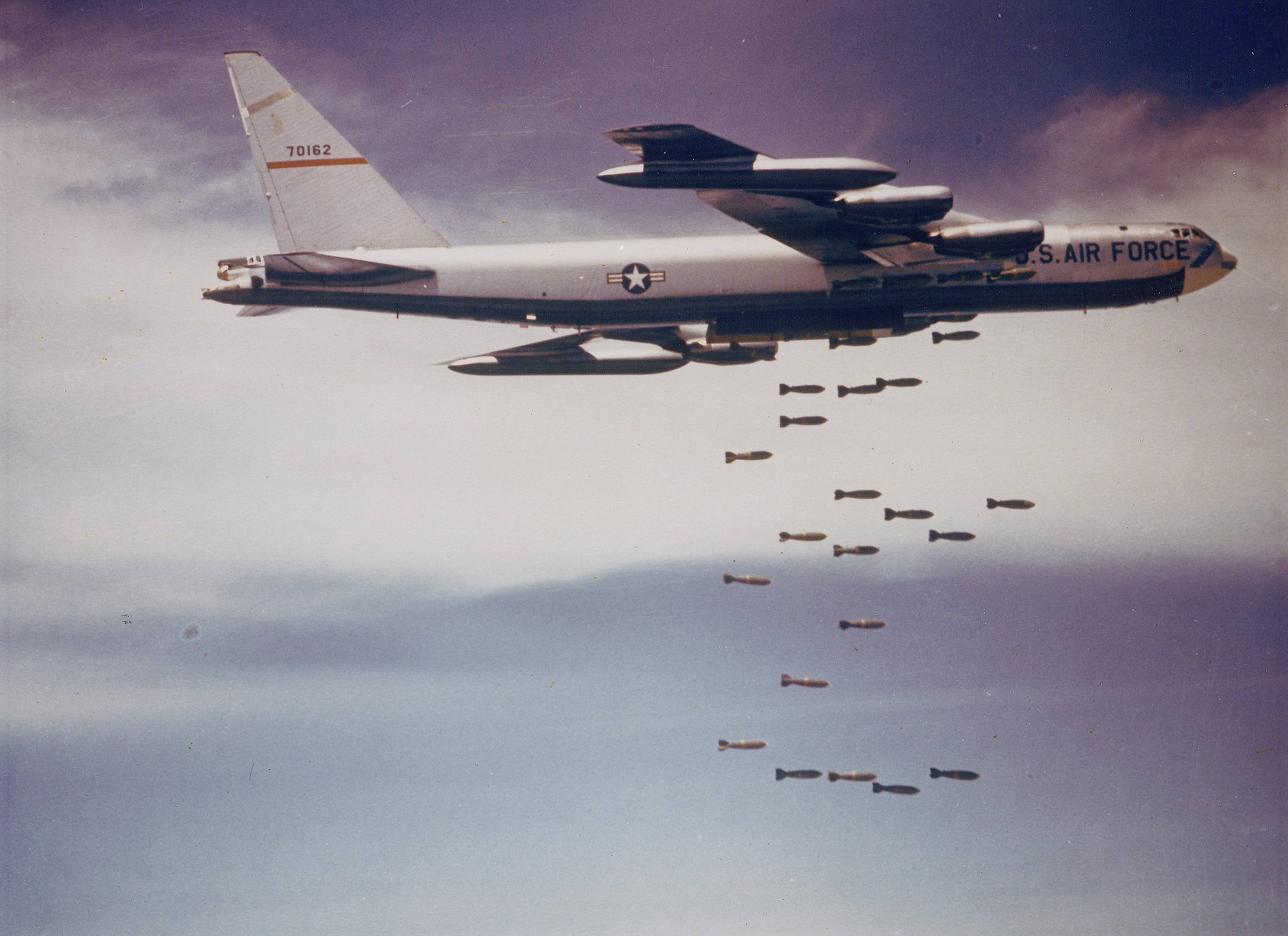 B-52: como é o bombardeiro usado contra o Irã, considerado uma das armas mais mortais dos EUA