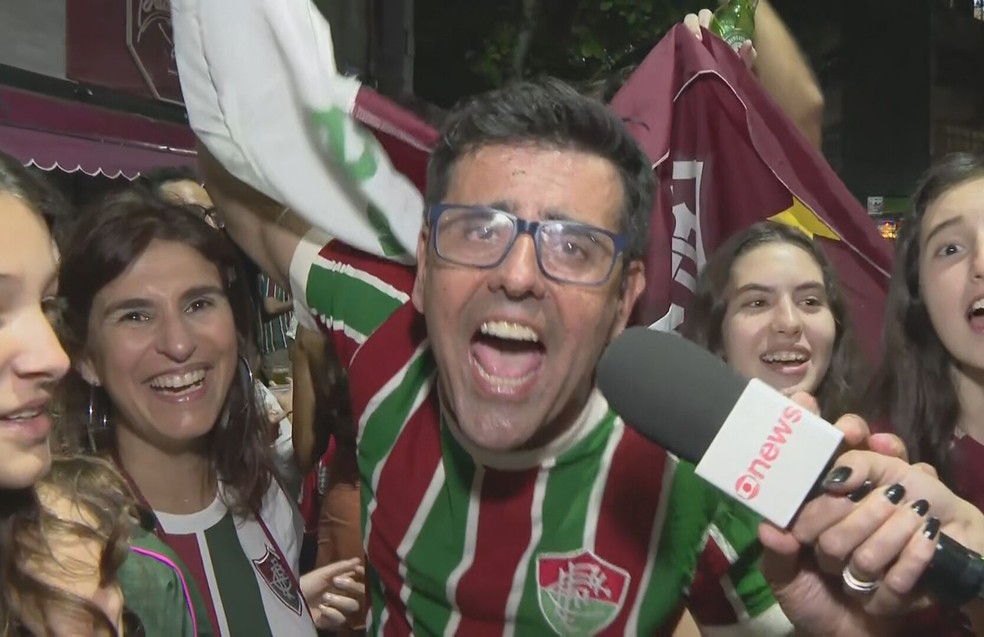 Torcida tricolor comemora t&iacute;tulo e toma as ruas do Rio. &mdash; Foto: Reprodu&ccedil;&atilde;o/Jornal Nacional