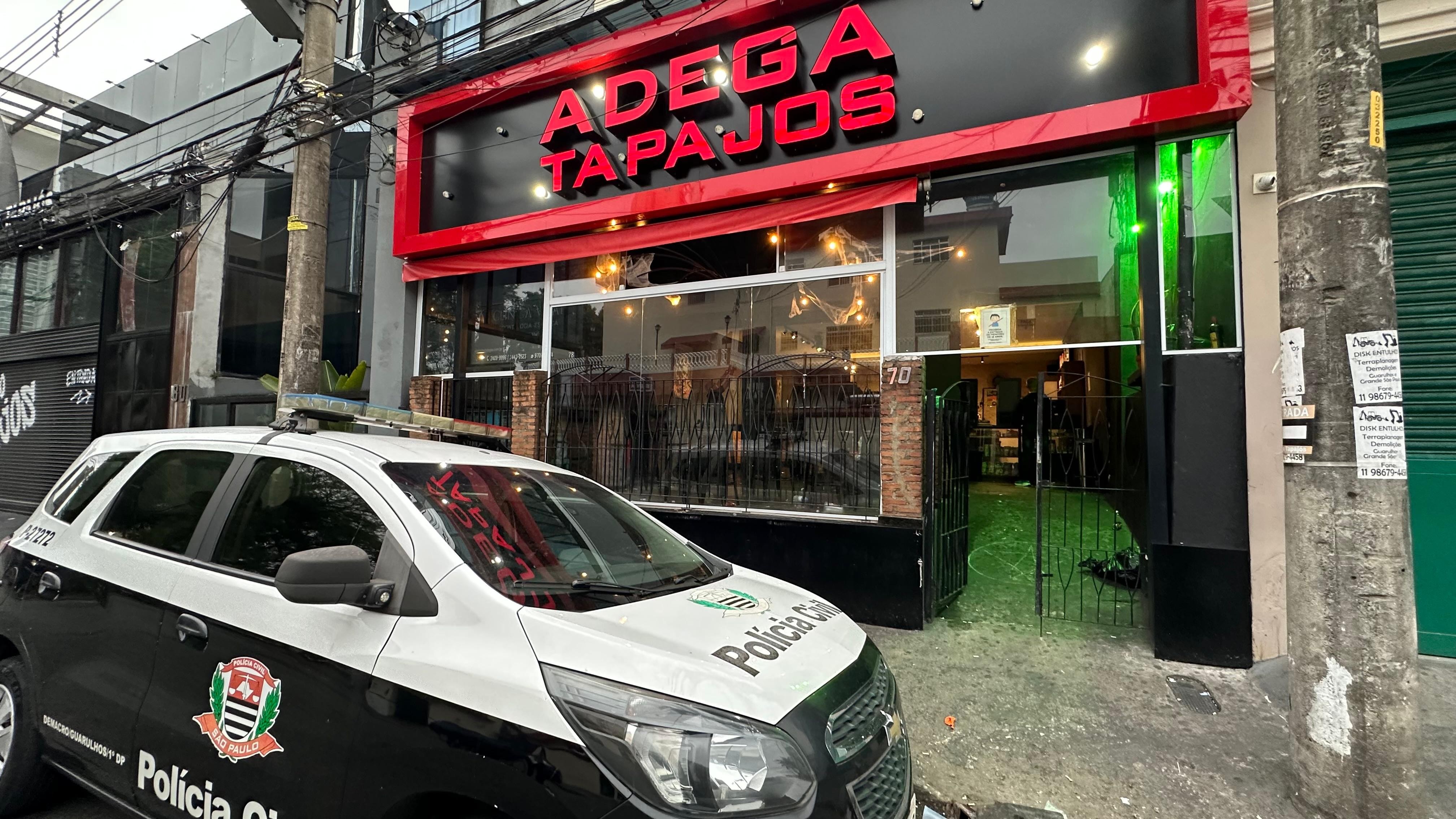 Polícia faz buscas e perícia em adega de Guarulhos onde empresário foi agredido e abandonado na calçada 