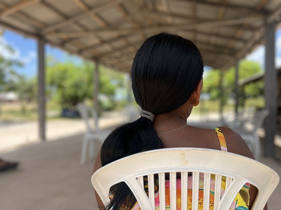 Professora de 44 anos reclama da presença de garimpeiros na comunidade Tarame, na Raposa Serra do Sol, no dia 30 de agosto de 2025 — Foto: Caíque Rodrigues/g1 RR