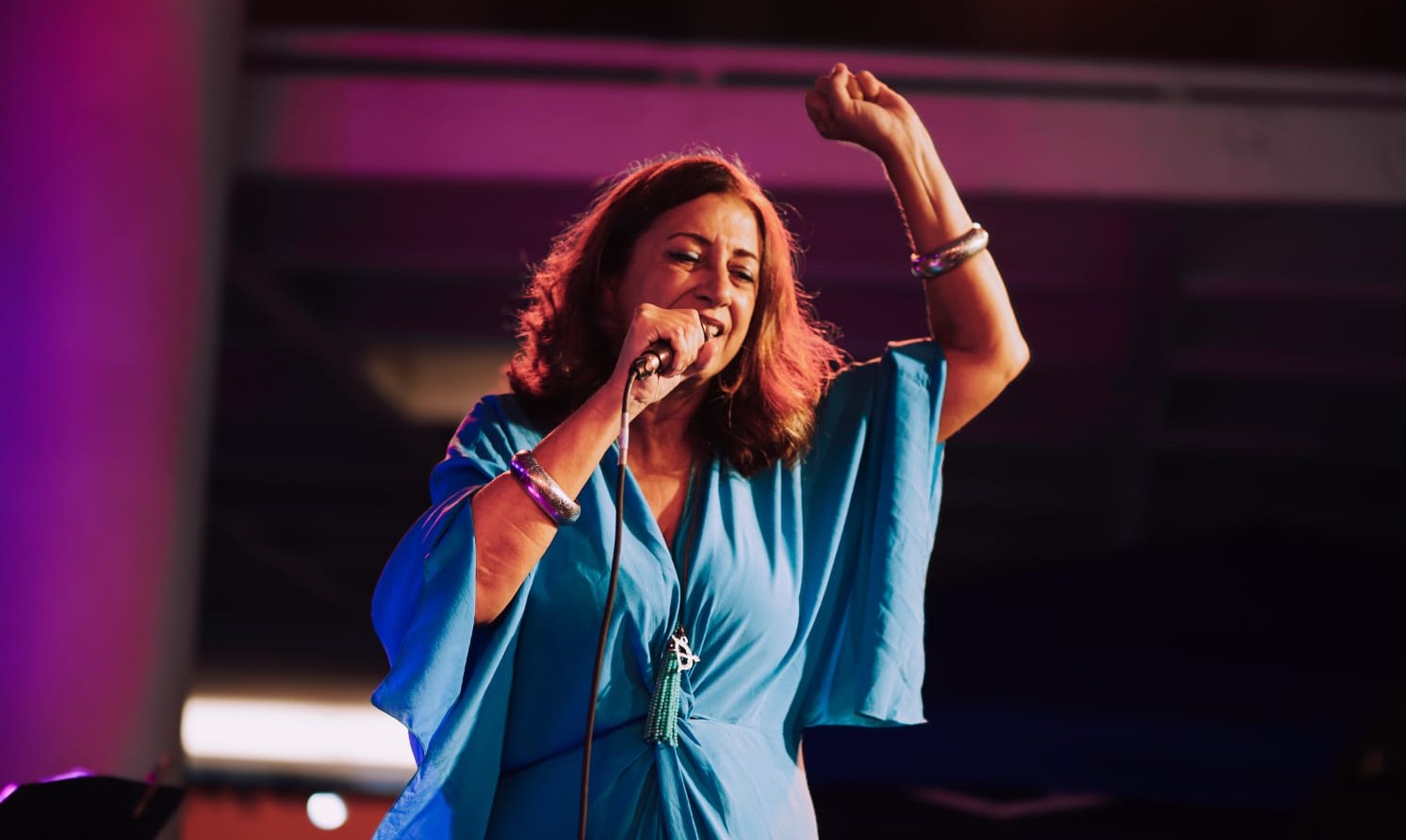 Jussara Silveira interpreta Gal Costa com precisão e canto límpido em show reverente à ‘musa de todos os tempos’