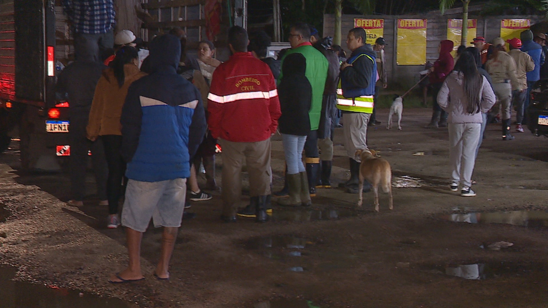 Acima dos 5 metros, Guaíba volta a avançar sobre ruas e tirar pessoas de casa no dia mais frio do ano em Porto Alegre