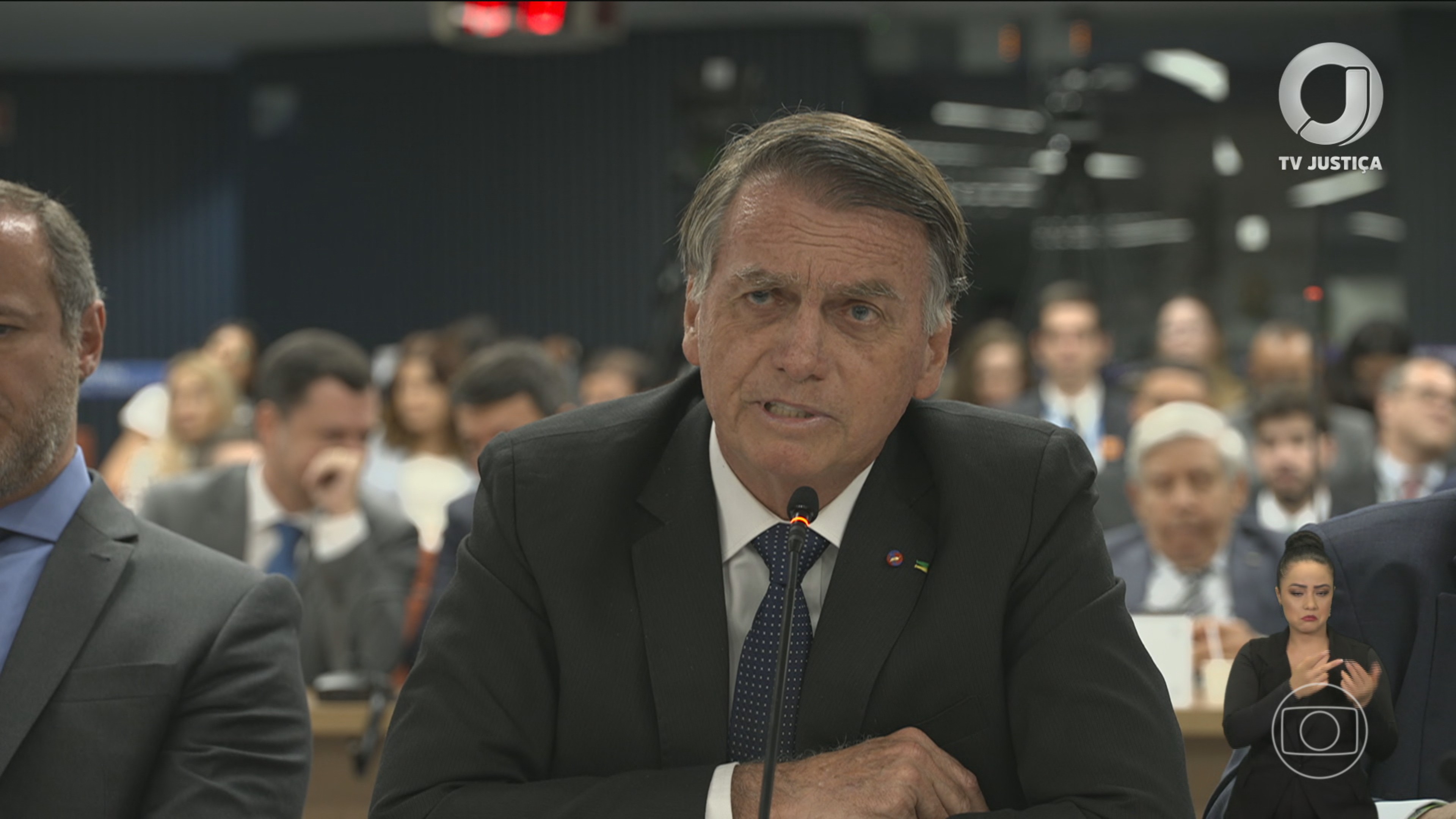 Relatório da PF afirma que Bolsonaro tinha conhecimento de esquema ilegal de espionagem na Abin, do qual era o principal beneficiado