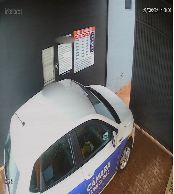 Momento em que c&acirc;mera registra carro da c&acirc;mara entrando em motel &mdash; Foto: Reprodu&ccedil;&atilde;o