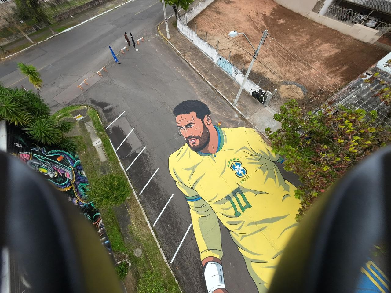 Neymar ganha versão gigante de 850 m² no asfalto e vira atra