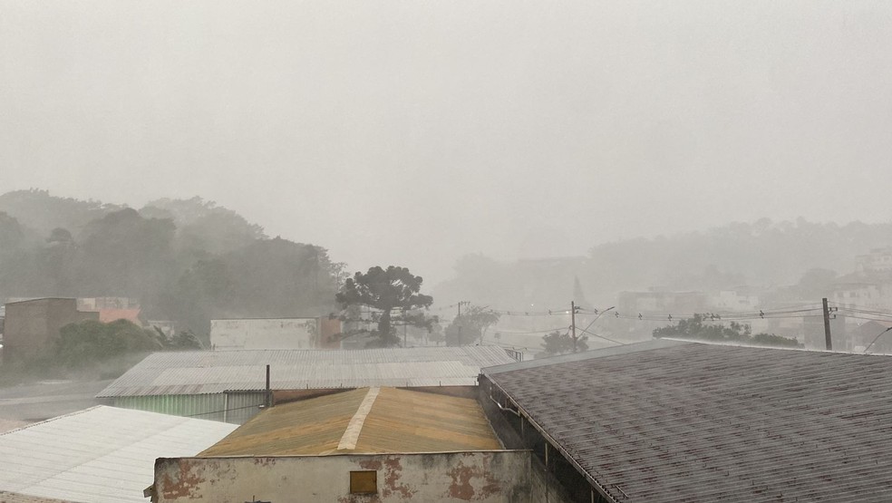 MOTOS no Desafio da Cidade a Noite na Chuva Forte