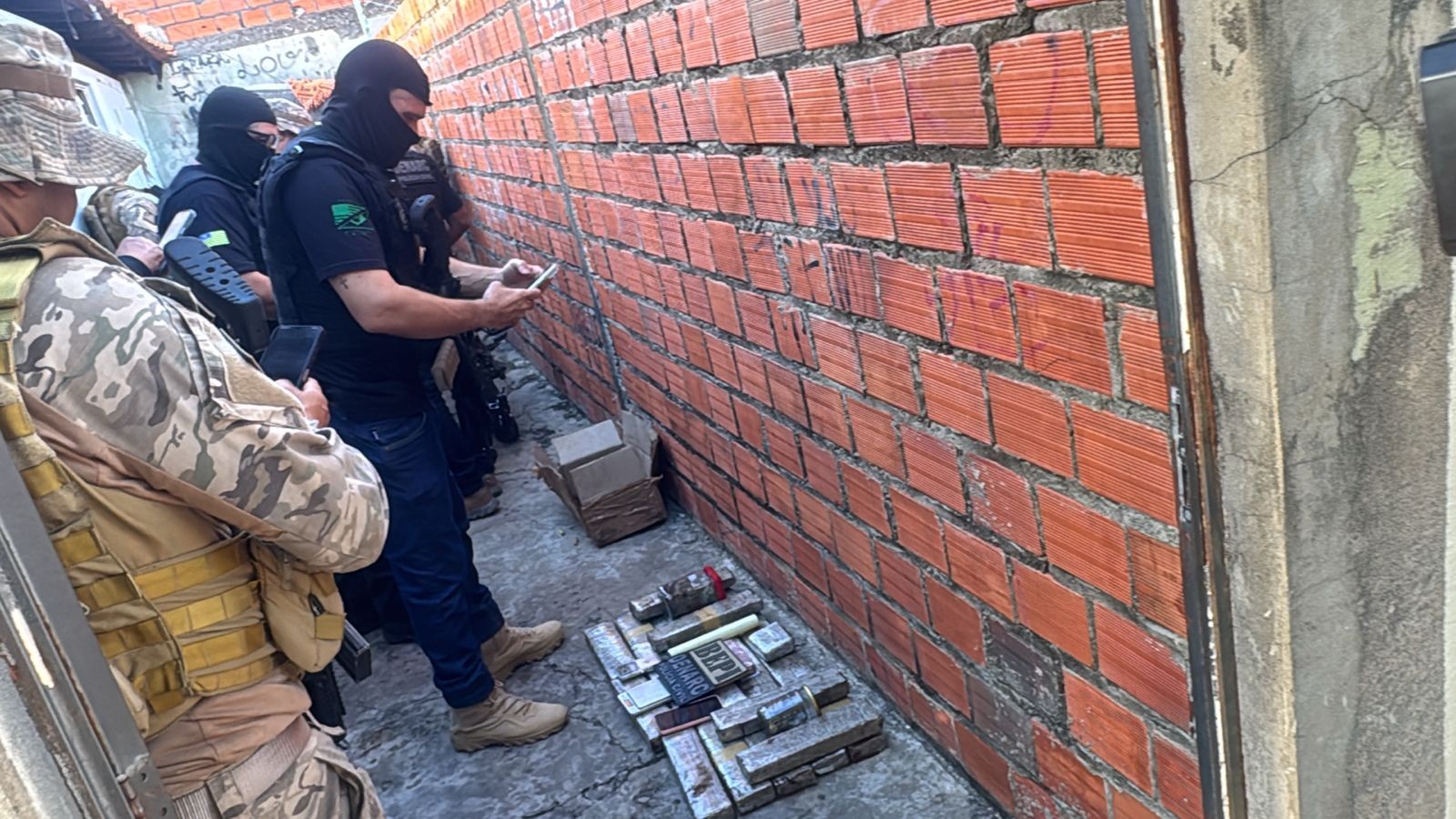 Casa que funcionava como depósito de drogas é alvo de operação no PI; 20 kg de maconha apreendidos