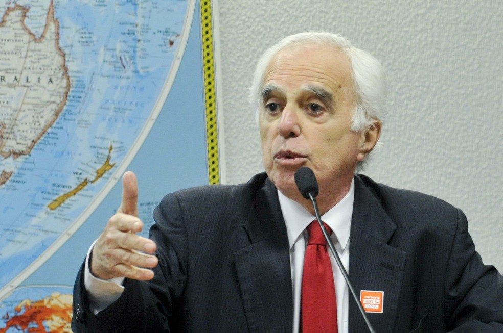Embaixador Samuel Pinheiro Guimarães em foto tirada em 11 de junho de 2015 — Foto: Geraldo Magela/Agência Senado