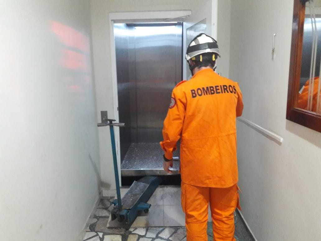 Número de pessoas presas em elevadores no DF cresceu em 2025; saiba como pedir ajuda