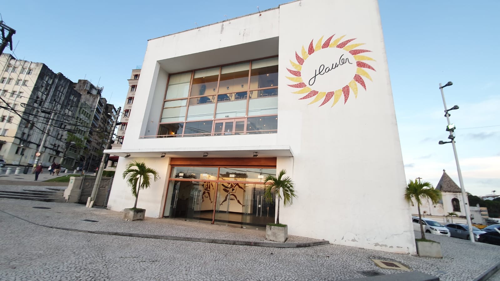Cine Glauber Rocha limita acesso ao terraço a clientes com ingresso: 'Comportamento inadequado e depredação', diz gestão