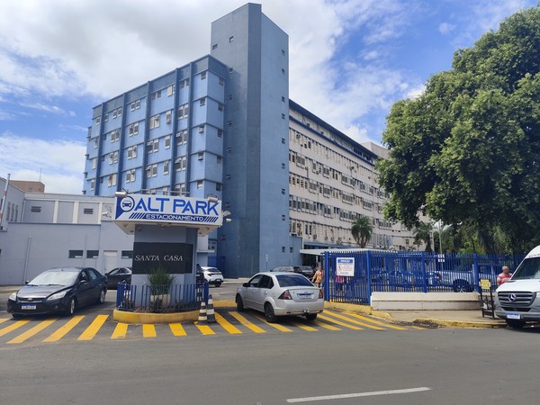 Grávida de quase 7 meses dá à luz gêmeos antes de chegar ao hospital no interior de SP